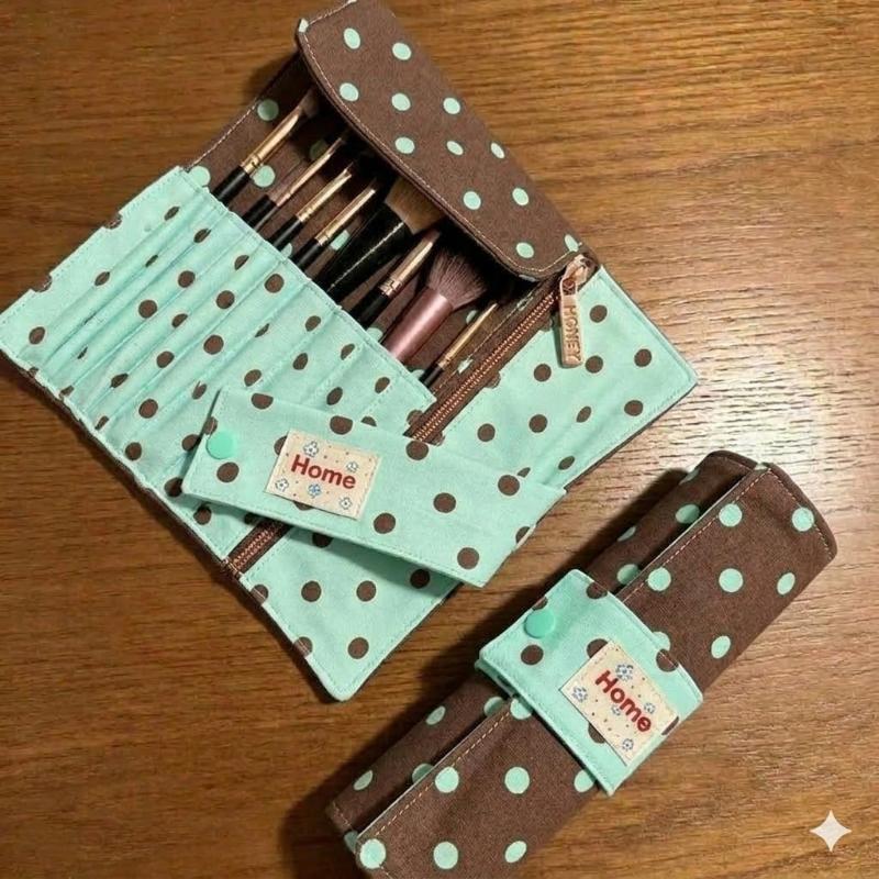 Vintage Polka Dot Roll Up Penc - огляд і ціна Makeup