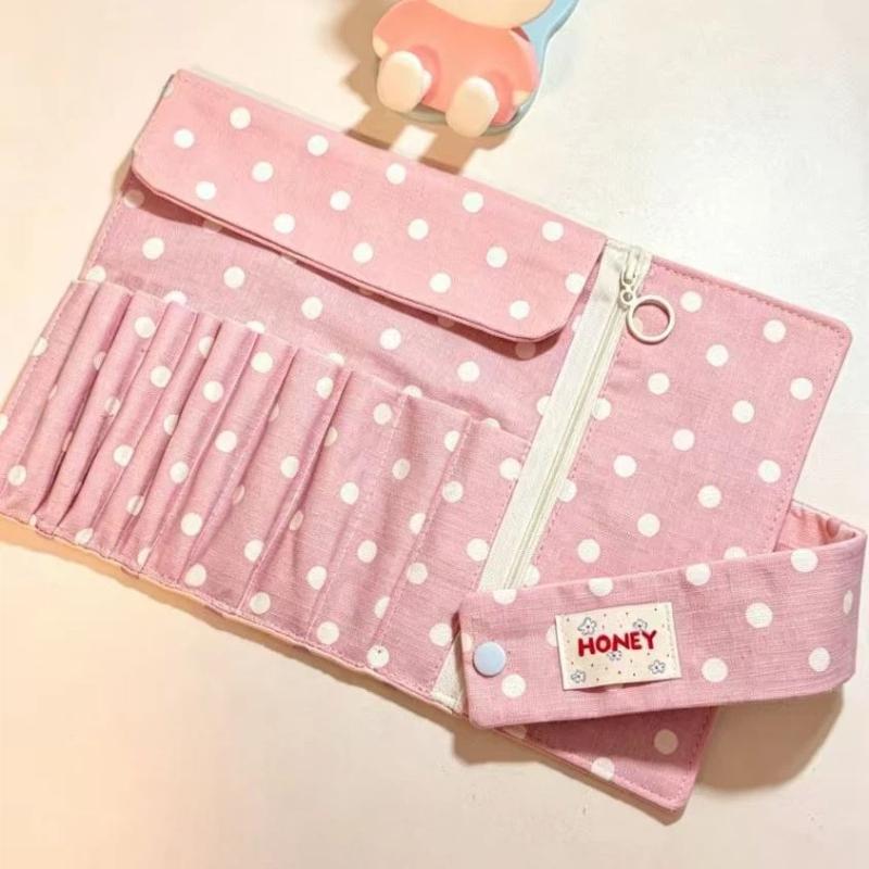 Vintage Polka Dot Roll Up Penc - огляд і ціна Makeup