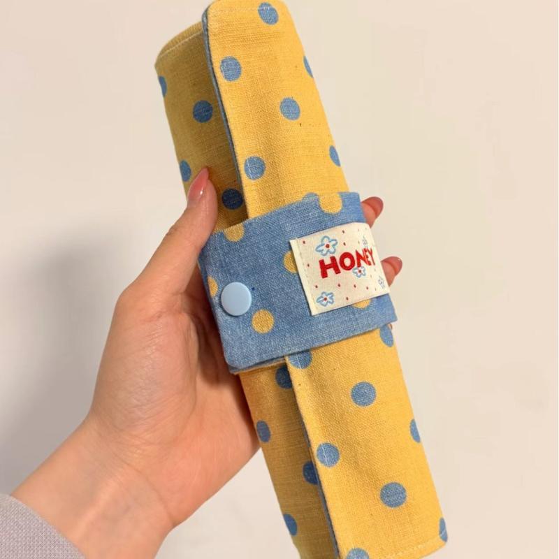 Vintage Polka Dot Roll Up Penc - огляд і ціна Makeup